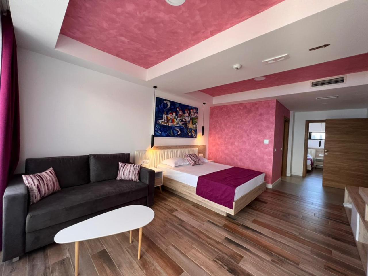 Maghrib Hotel 울친 외부 사진
